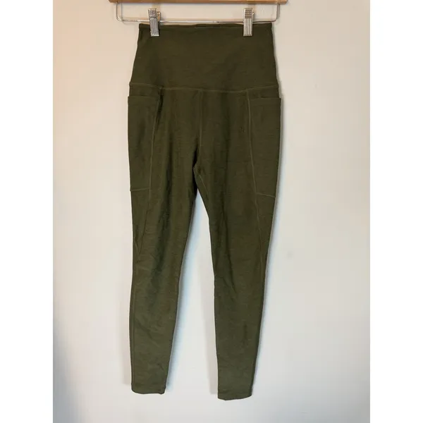 Beyond Yoga High Waisted Spacedye Capri Leggings Pockets Green Sz S NEW - Image 3