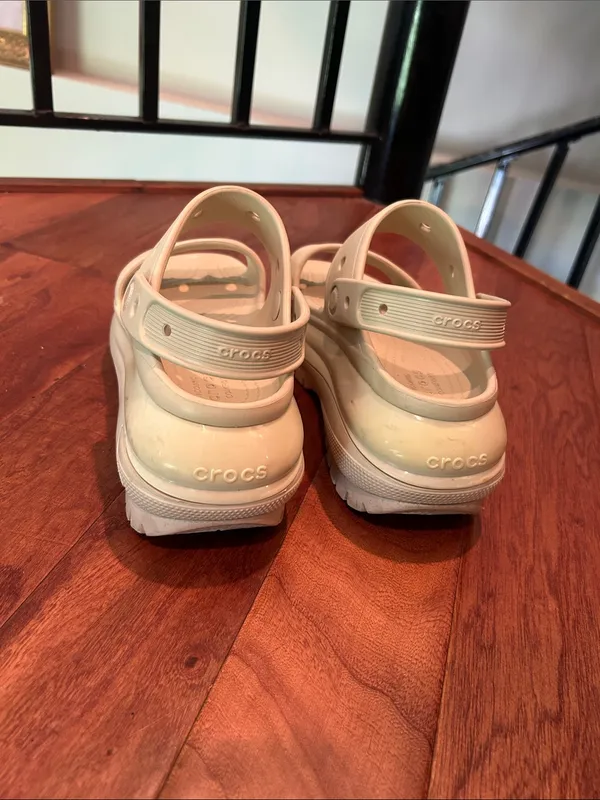 Crocs Women’s Mega Crush Sandal Bone Size 7 - Image 7