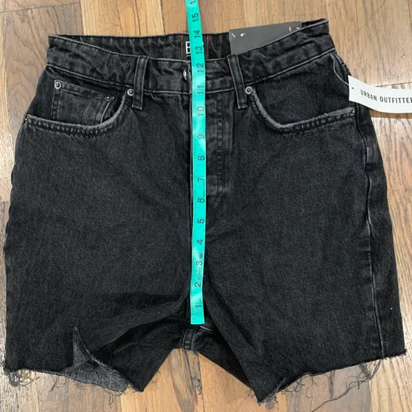 Urban Outfitters BDG NWT 90s Hi Rise Distressed Shorts Size 28 - Image 7