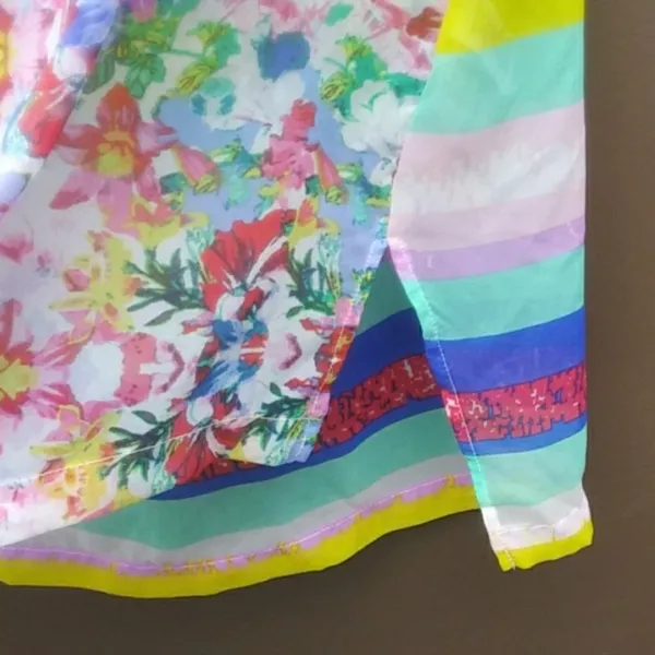 Daisy Fuentes multicolor sheer Top Sz L - Image 3