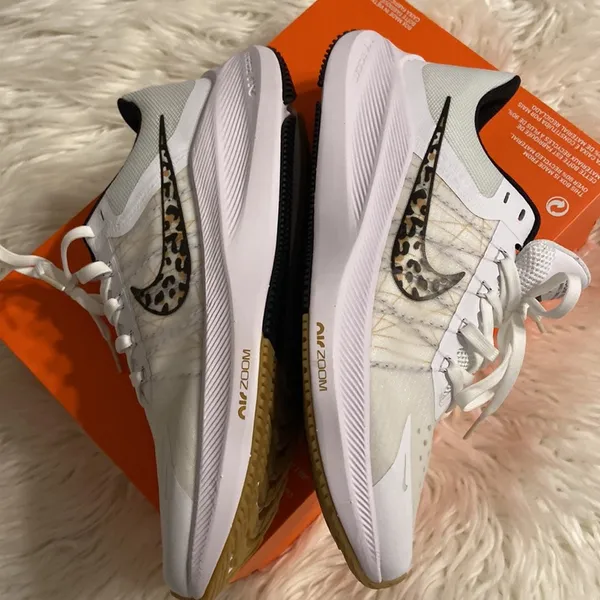 Nike Women’s Zoom Zwingli 8 PRM size 11 brand new with box - Image 9