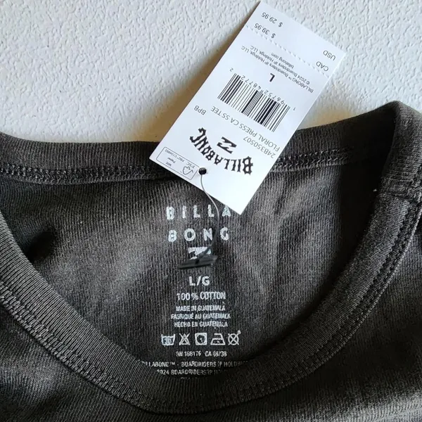 NWT Billabong Women's Charcoal Grey Crop-top - Image 3