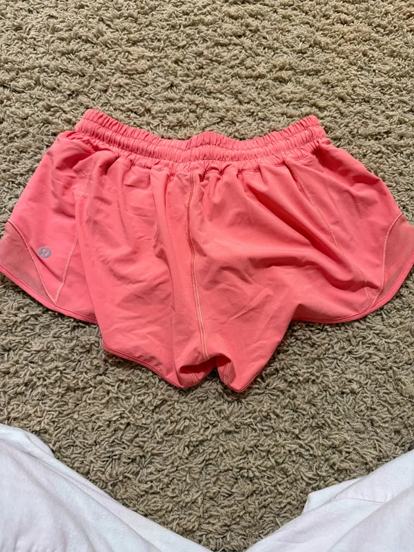 Lululemon Shorts Hotty Hot 2.5" - Image 2