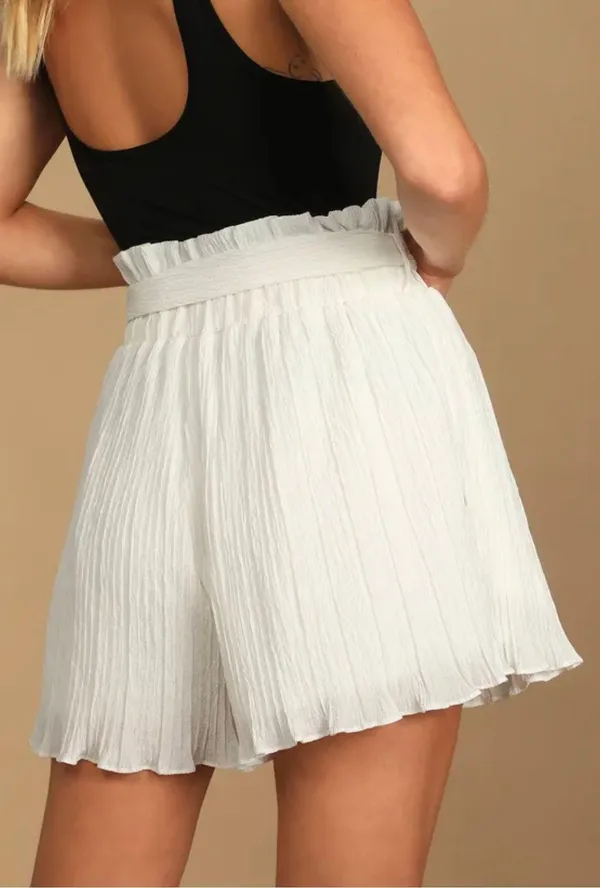 Lulus white pleated highwaisted paper bag shorts - Image 5