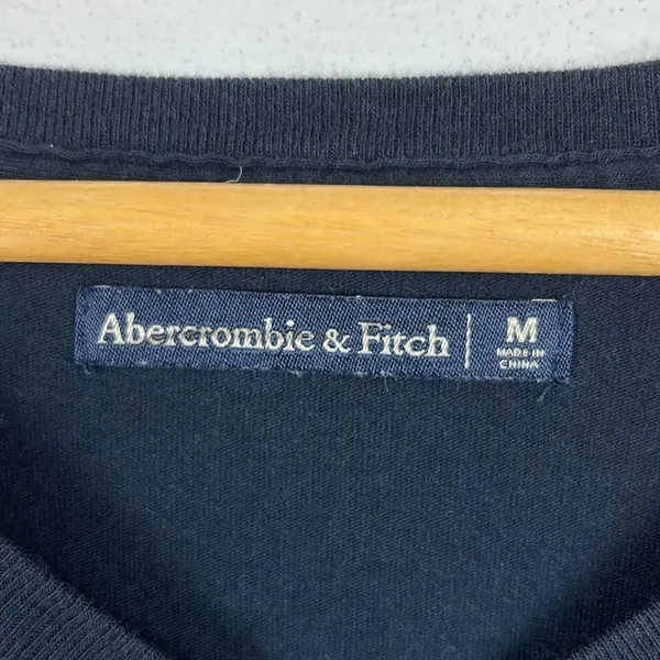Abercrombie and Fitch women navy crewneck long sleeve floral graphic tee size M - Image 2