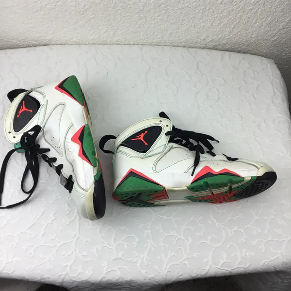Nike Jordan Size 6 Youth Retro Basketball 705417-138 White Verde Sneakers - Image 4