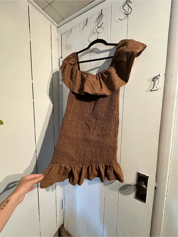 ANTHROPOLOGIE Smocked Ruffle Off-Shoulder Dress in Brown Large - Image 3