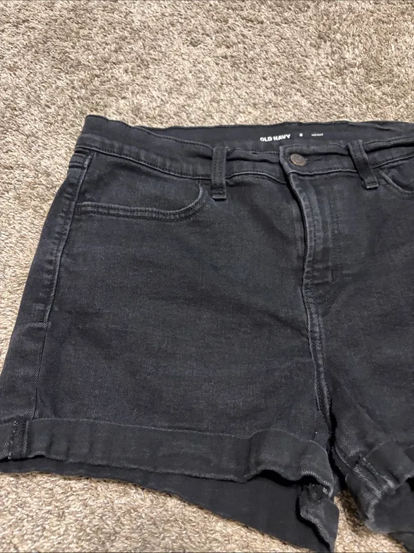 Old Navy Women’s Black Mid Rise 3” Denim Shorts‎ Size 8 - Image 4