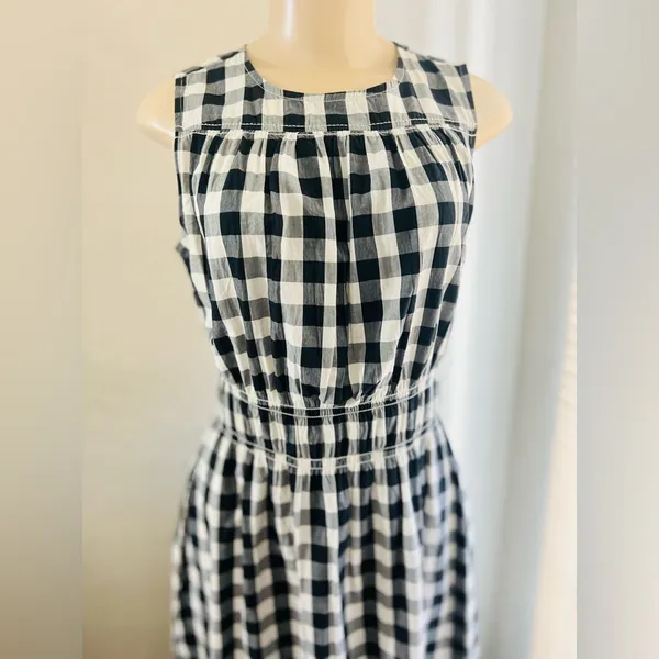 A New Day Women’s Gingham Sleeveless Smocked Waist Dress size small like new - Image 6