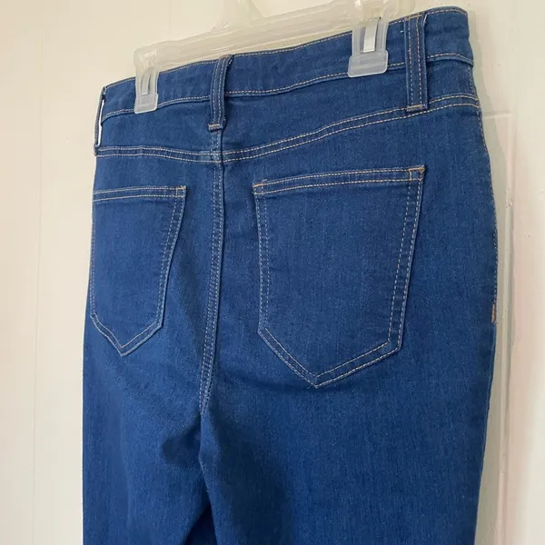 Nine West Kick Flare dark wash denim bootcut jean ~ raw hem ~ women’s size 8 - Image 6