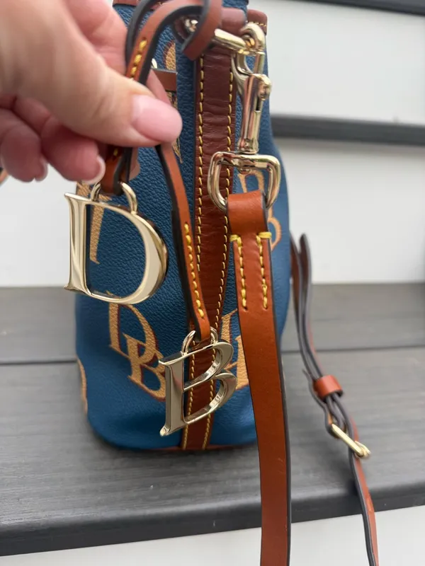 Dooney & Bourke Gretta Small Drawstring Crossbody Bag in excellent condition - Image 3