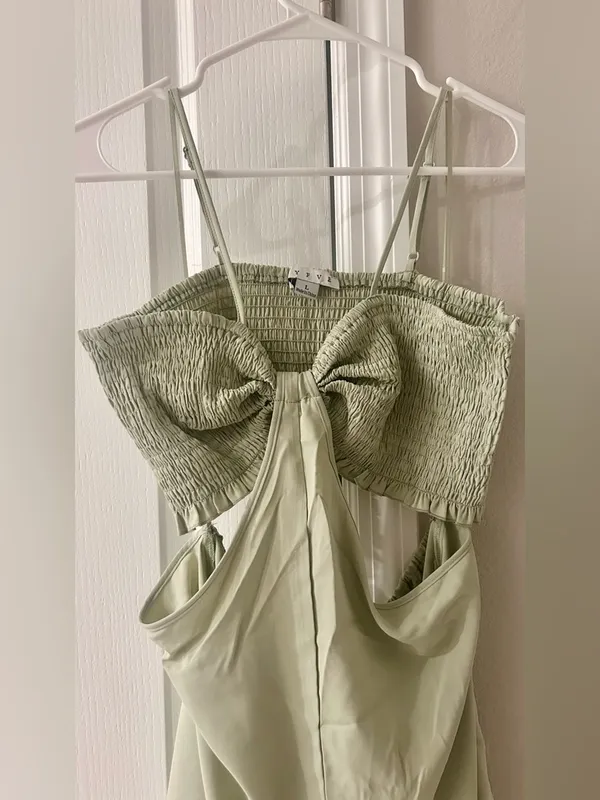 NWOT Sage Green Cutout Romper with Smocked Bust SIZE L - Image 4