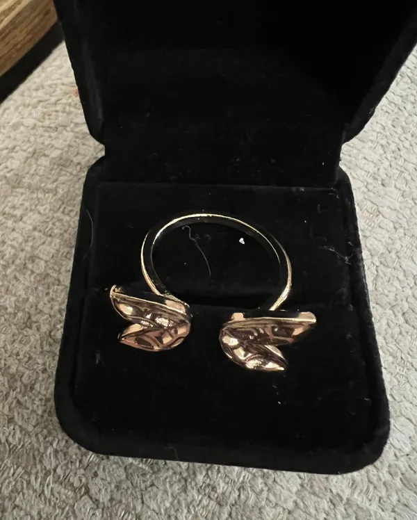 Women’s Gorgeous Golden Statement Ring Adjustable Size 7 - Image 2