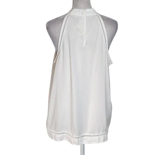 Cloth & Stone Anthropologie White Sleeveless Blouse with Lace Accent Size Medium - Image 2