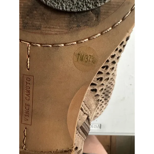 Vince Camuto Womens Taupe Suede Perforated Laser Cut Ankle Booties Size 7M - Image 8