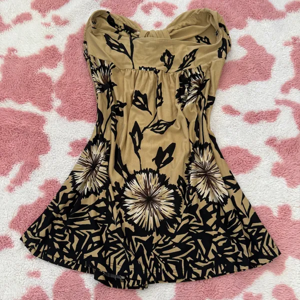 Strapless Floral Mini Dress w/ Built-In Padded Bra – Beige & Black Minimalist Chic 🌿 - Image 4