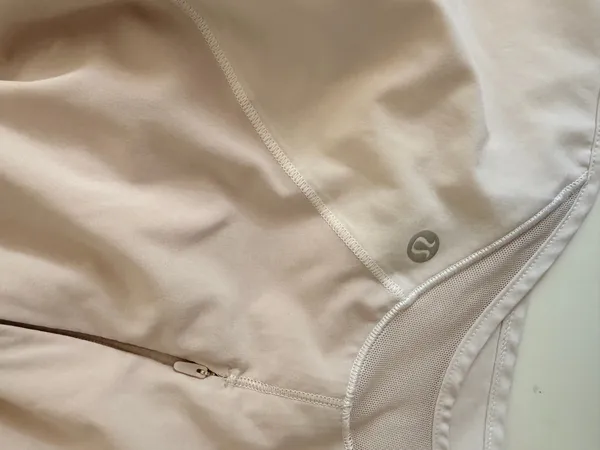 Lululemon Shorts Hotty Hot 4" white - Image 3