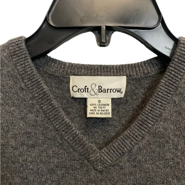 100% Cashmere Croft and Barrow‎ Women's Long Sleeve V-neck Sweater Pullover Gray - Image 2