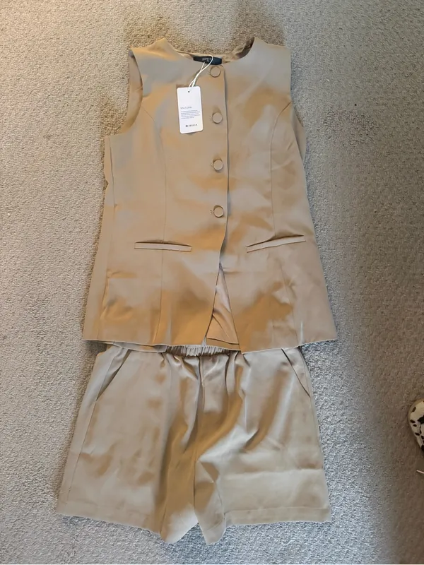 NWT Zesica Tailored Button Front Short Set - Taupe - Image 2