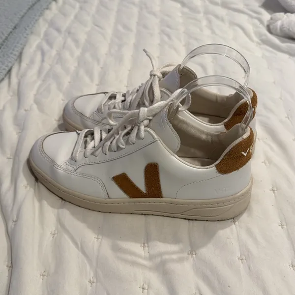 VEJA V-12 LEATHER WHITE CAMEL (2) - Image 7