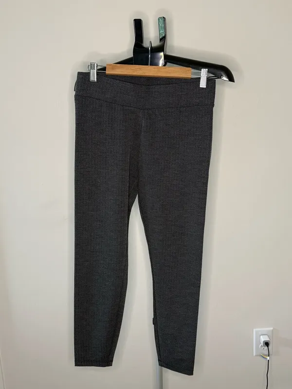 Daily Ritual Women’s Herringbone Leggings Medium Short Gray Pull-On Stretch - Image 2
