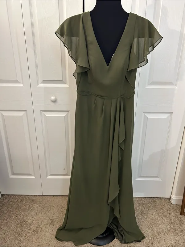 David's Bridal Gorgeous double layered chiffon flutter sleeve dress - Image 4