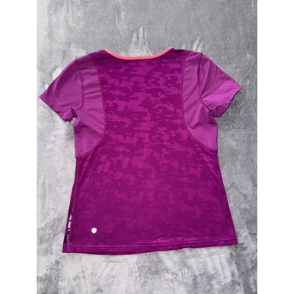 Lululemon‎ Run For Days Camo Short Sleeve Shirt in Regal Plum Size 4 - Image 2