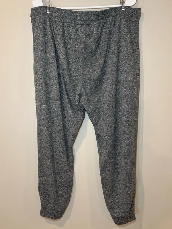 Vuori Performance Jogger in Heather Gray - Image 4