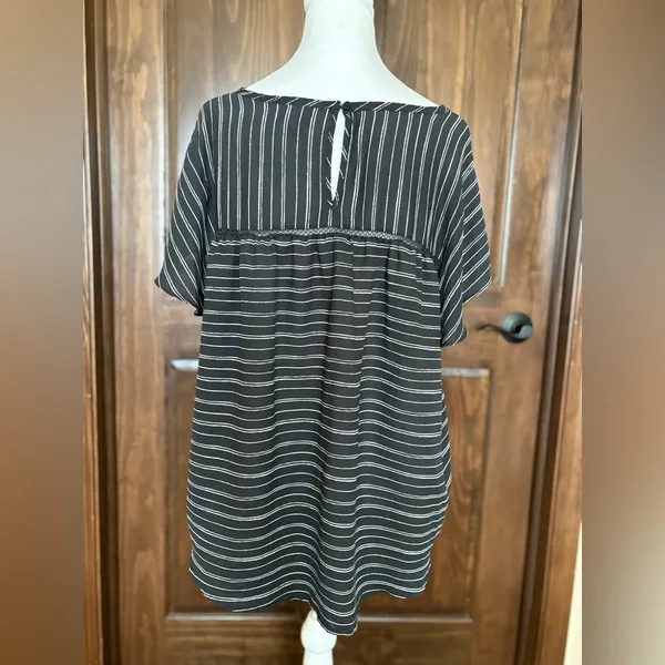 Ava Viv Striped Black and White Women's Short Sleeve Top Size 1X - Image 4