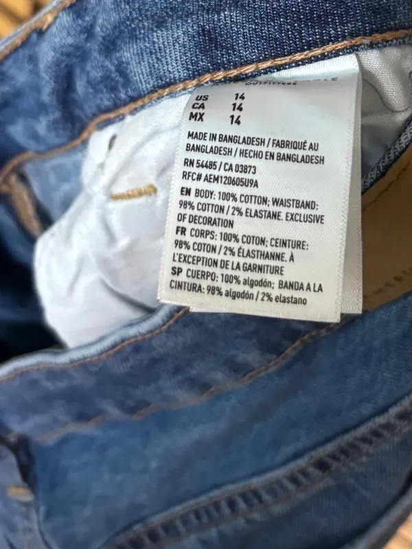 American Eagle Highest Rise Mom Jean Shorts Size 14 - Image 9