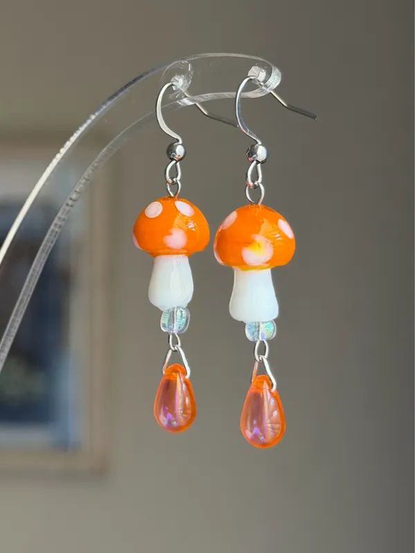 Handmade Kawaii y2k style funky bright orange mushroom hoop dangle earrings🍊🍄🧡 - Image 3