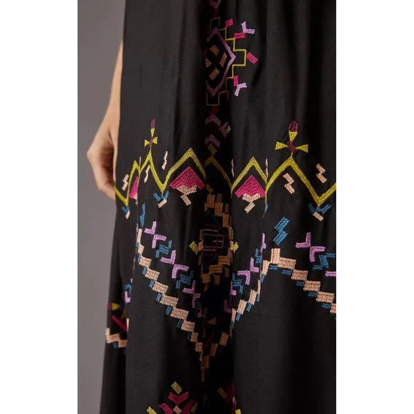 Anthropologie Maxi Dress Med Black Embroidered Boho Tie Strap Flowy Relaxed Fit - Image 4