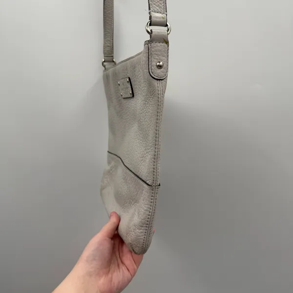 Kate Spade‎ Bag Bay Street Cora Pebbled Leather Beige Gray Crossbody - Image 7