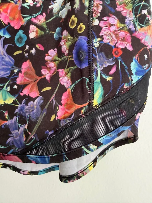 Lululemon Hotty Hot High Rise Skirt Skort Black Flowerscope Floral Size 2 W8AFWT - Image 2