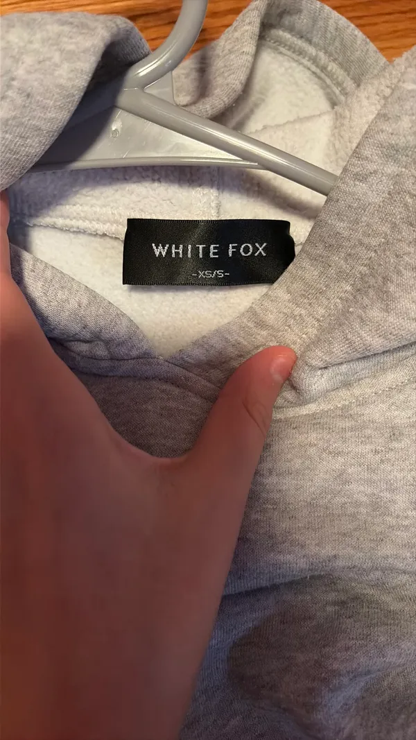 white fox lounge essentials sweat shirt - Image 4