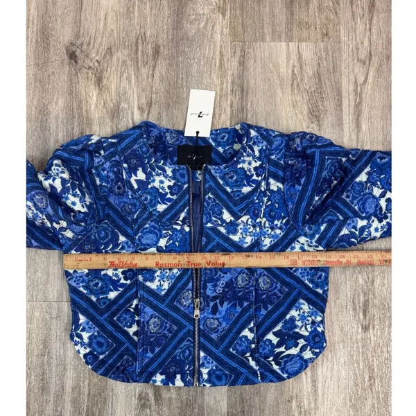 7 For All Mankind Woman Blue Floral Tile Quilted Cropped Jacket Size Medium NeW - Image 5