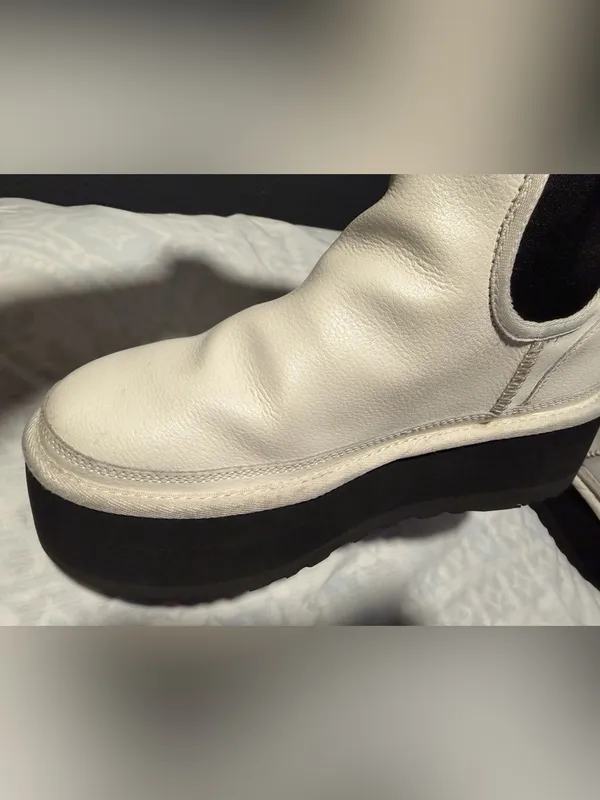 UGG White Leather Platform Chelsea Boots with Black Elastic size 8 - Image 9