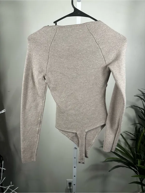 N279. Abercrombie & Fitch Beige/Taupe Long-Sleeve Square Neck Bodysuit - Image 3