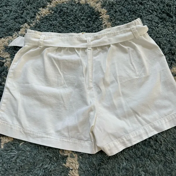 LOFT Cream Women's Belted Shorts - Image 5