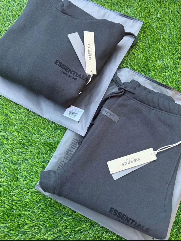 Essentials Large Fear of God Hoodie and sweatpants - Image 4