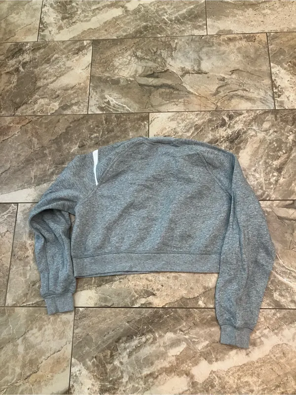 Nike grey swoosh sweatshirt crop - Image 5