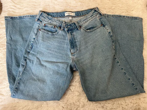 Abercrombie Jeans - Image 2