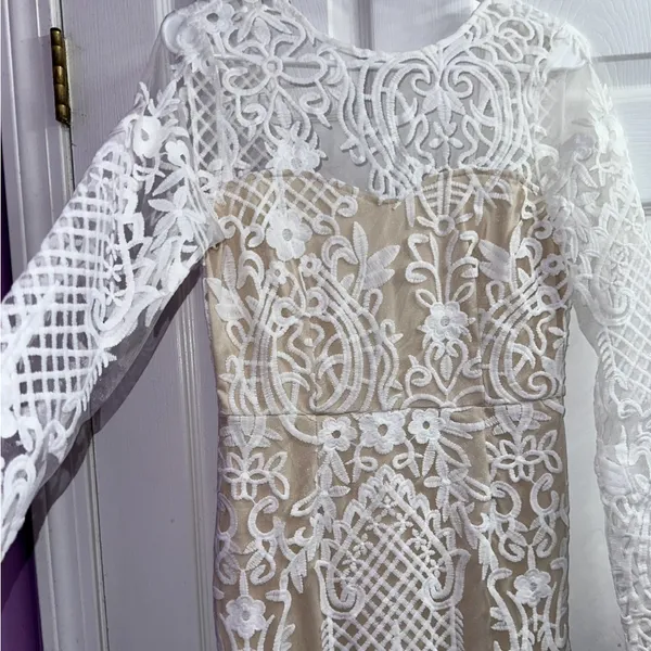 Elegant Ivory White & Nude Embroidered Lace Bohemian Dress With Rhinestone Belt - Image 5