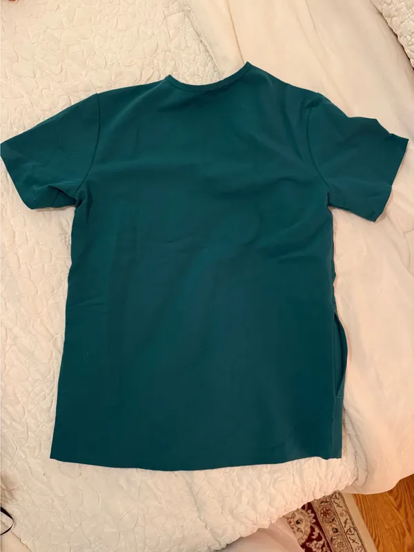 Figs XS Men’s Hunter Green 3 pocket scrub top - Image 2