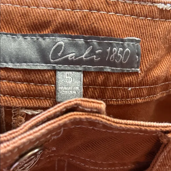 Wide Leg Frauen Jeans in Rust Brown - Image 5