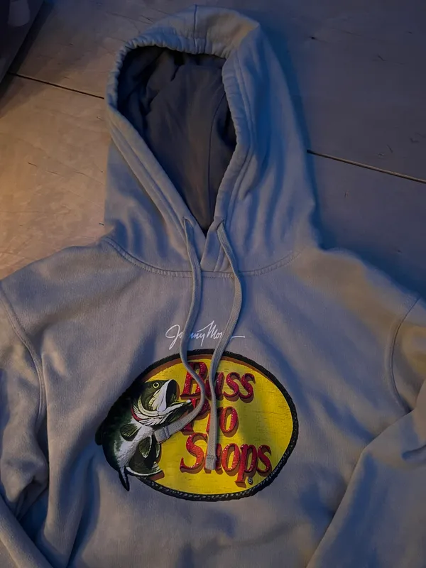 bass pro shop sweatshirt - Image 3