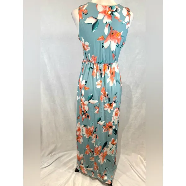 Boutique light blue floral garden party maxi dress with pockets size medium - Image 4