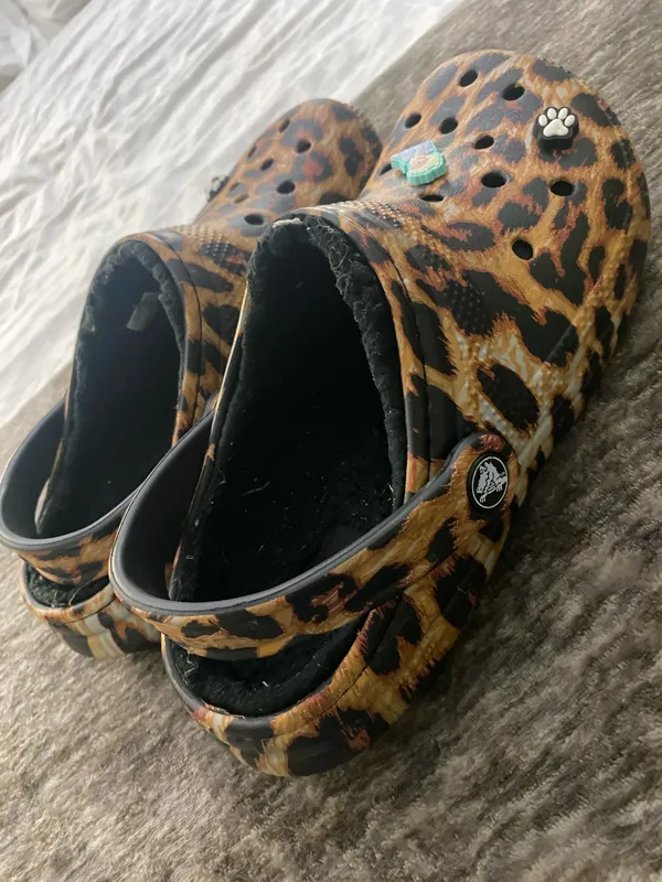 Crocs Cheetah Leopard Classic Clogs Fleece Lined Unisex Comfort Slip On womens size 7 ( men’s 5) - Image 2