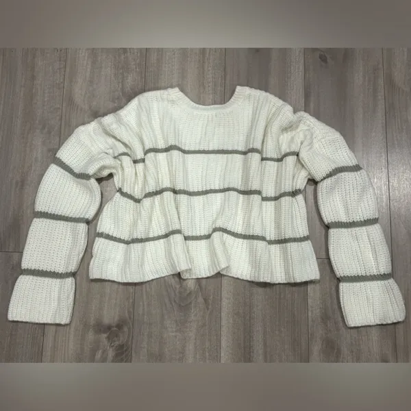 moon & madison Cream and Olive Striped Cropped Oversized Sweater Size L - Image 3