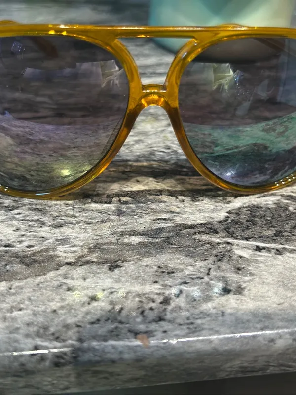 Amber Frame Women's Oversized Aviator Sunglasses - Image 6